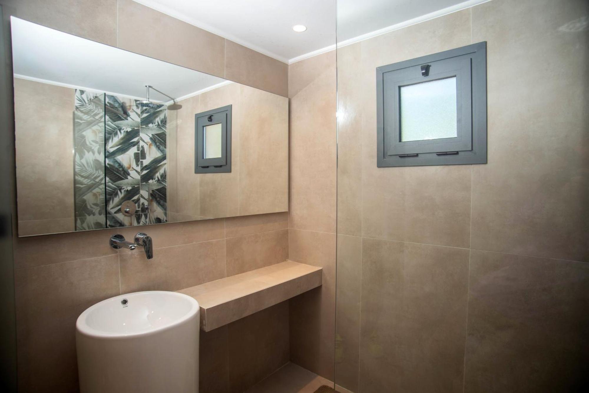 Marea Luxury Suites - Tramontana Koríthion Esterno foto